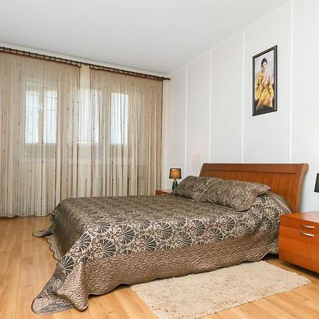 Sribnokilska 22 Apartment Kiev Ngoại thất bức ảnh